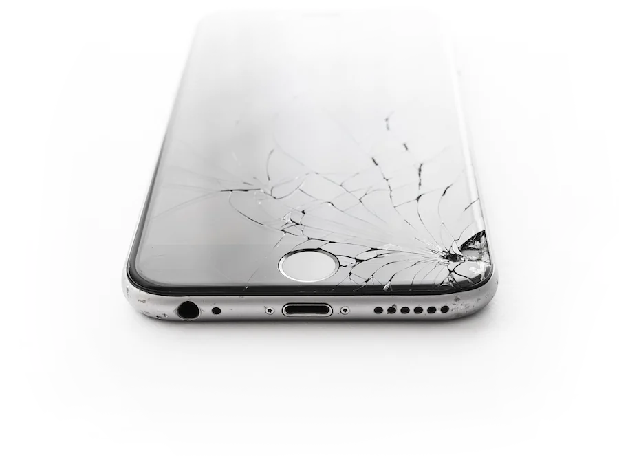 Smartphone mit gesplittertem Glas